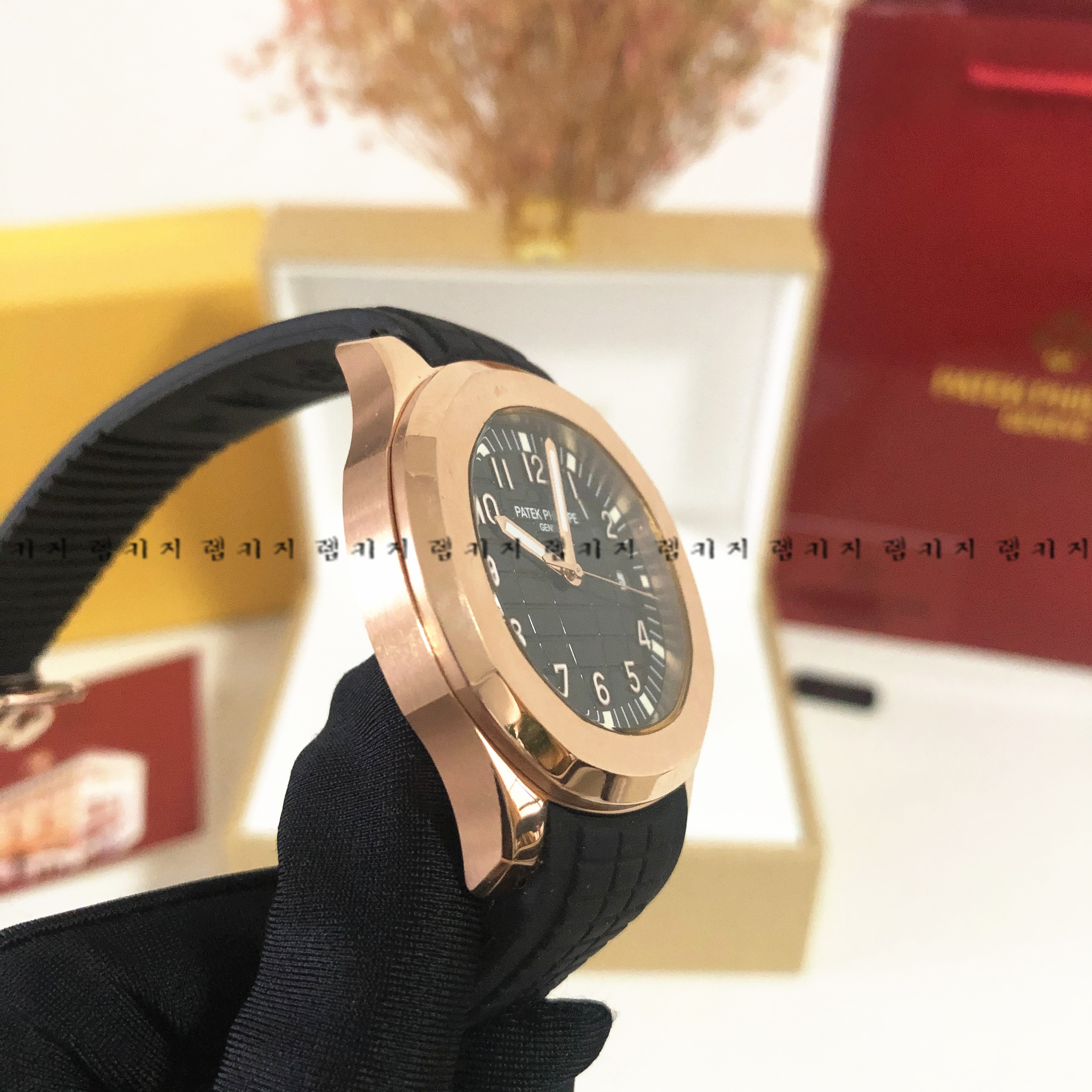 파텍필립 아쿠아넛 골드베젤 블랙 우레탄 러버밴드